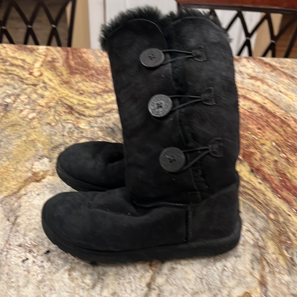 Ugg boots 👢 - Picture 1 of 2